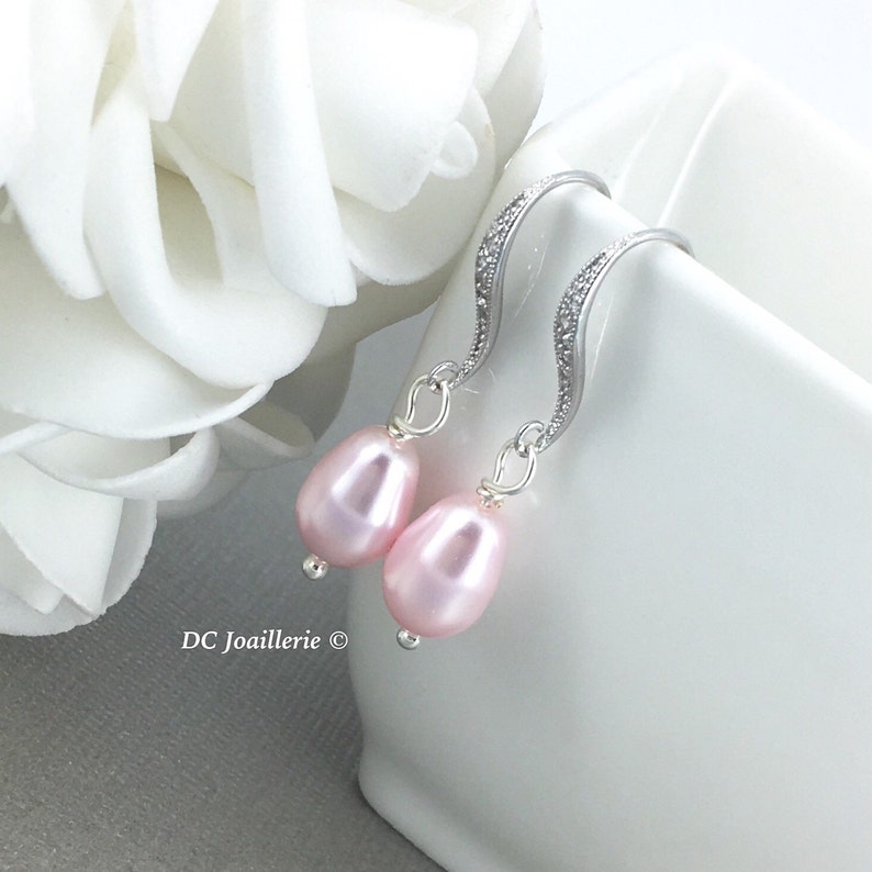 Teardrop Pearl Earrings Blush Wedding Gift for Moms Pink Pearl Earrings Maid of Honor Gift Bridal Party Gift Bridesmaid Earrings Gift