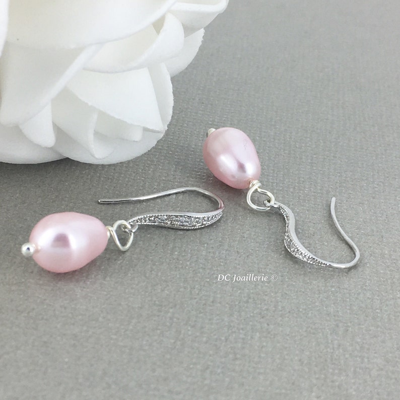 Teardrop Pearl Earrings Blush Wedding Gift for Moms Pink Pearl Earrings Maid of Honor Gift Bridal Party Gift Bridesmaid Earrings Gift