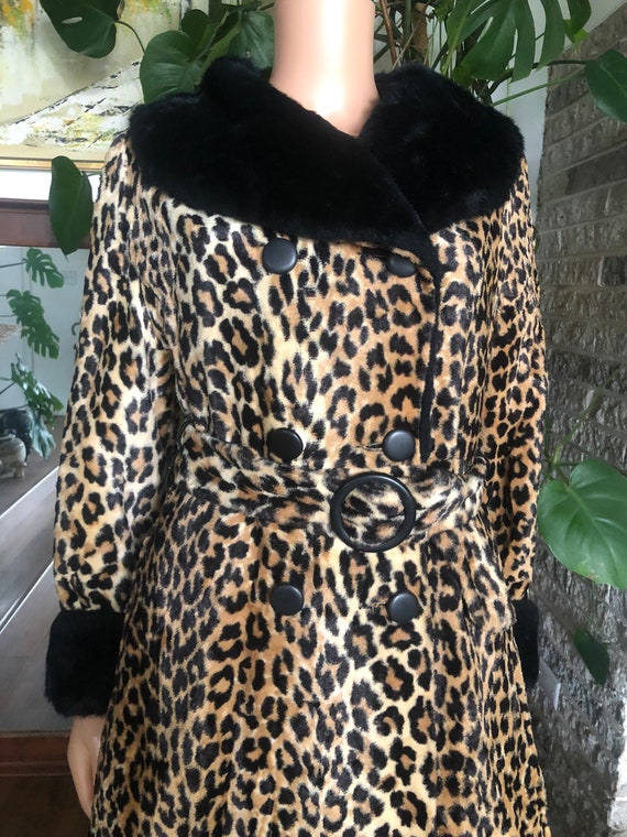 Beautiful leopard print coat - image 2