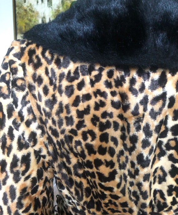 Beautiful leopard print coat - image 3