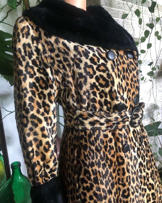 Beautiful leopard print coat - image 1