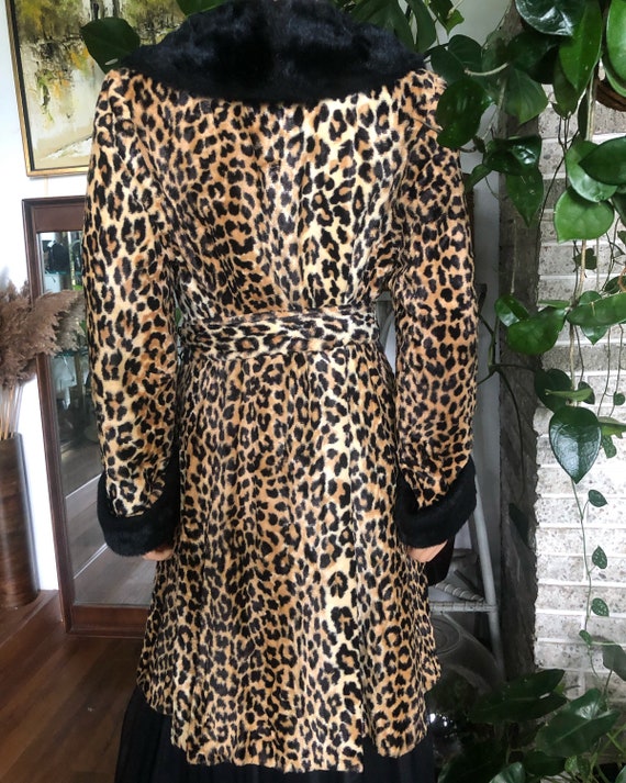 Beautiful leopard print coat - image 5