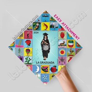 Clase 2025 Graduación Topper Sarape La Graduada Lotería Topper 9.3 "x9.3" Cartulina - Impresión de vinilo - Impresión artística de bingo mexicano The Graduate