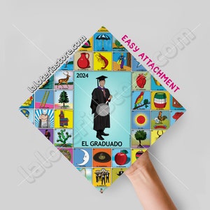 Cartão de Loteria Topper El Graduado Classe 2025 - Impressão em vinil - Topper de formatura Impressão artística de bingo mexicano The Graduate - 9,3" x 9,3"