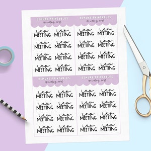 K&ouml;nnte beinhalten: Druckbare Aufkleber mit dem Text "iep meeting", der mehrmals auf wei&szlig;em Hintergrund wiederholt wird. Die Aufkleber befinden sich auf einem Blatt Papier mit einem violetten Rand.