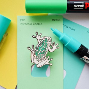 Glow in the Dark Hard Emaille Froschgeist Pin