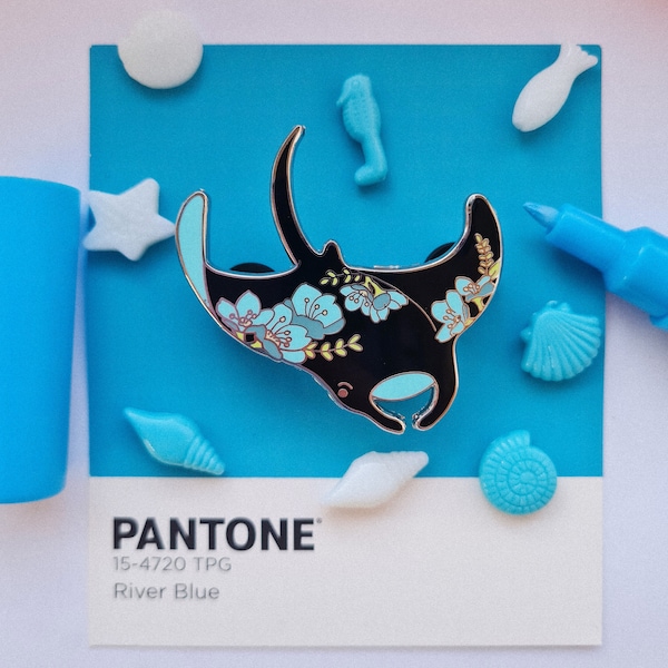 Harde emaille pinnen Blue Blossom Manta Ray | Stralen | mantarog | Harde emaille pinnen