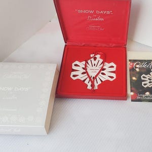 Longaberger 2001 Snow Days Christmas Ornament #39365 Dustin Snowflake Collectors