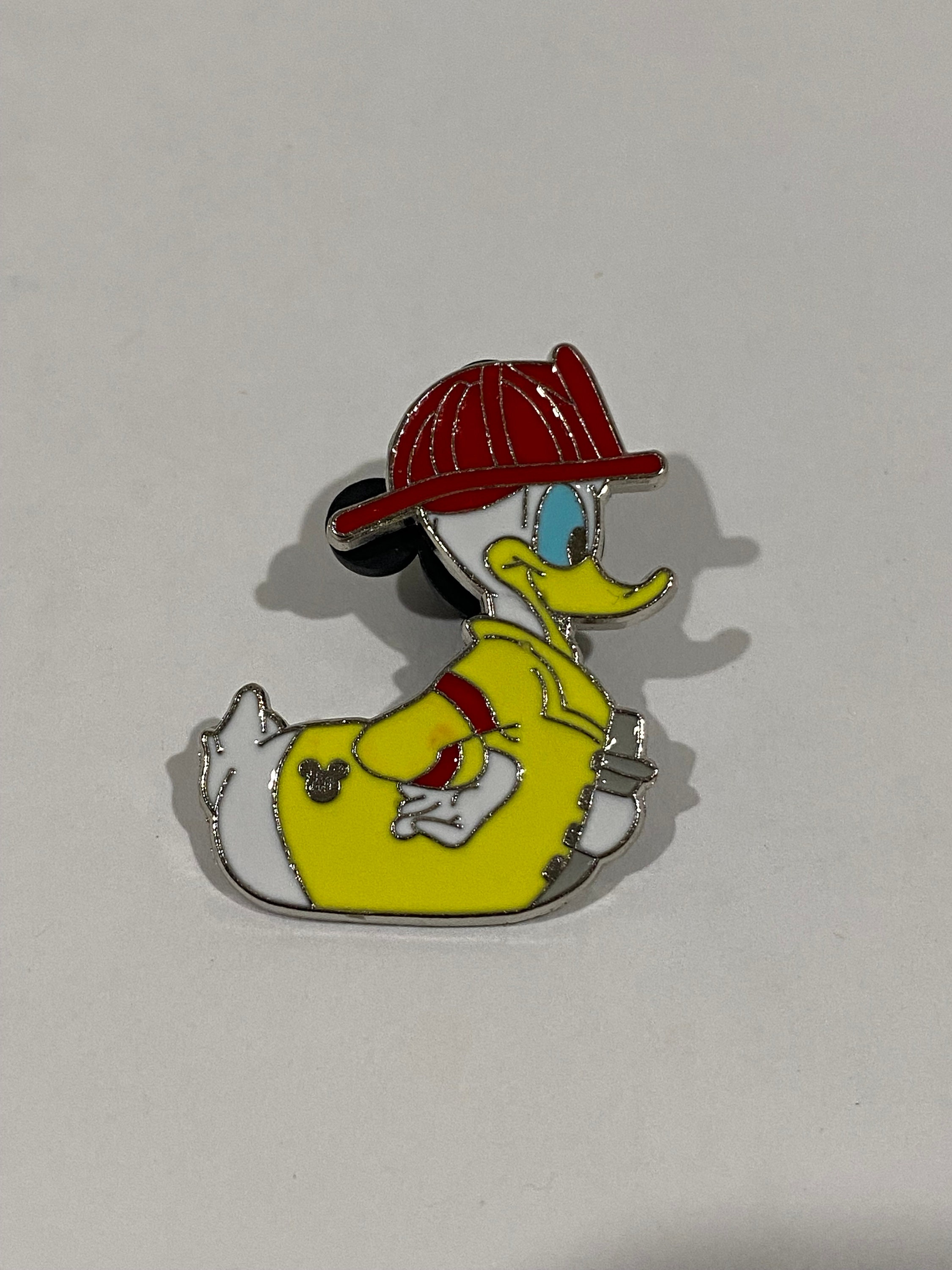 Walt Disney FIREMAN DONALD DUCK HIDDEN MICKEY TRADING Hat Lapel Pin Badge 
