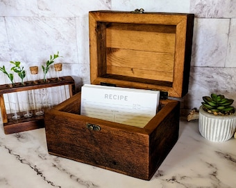 Reclaimed Wood Recipe Box / Family Recipe Box / 4x6 Recipe Cards / Farmhouse Recipe Holder / Mother's Day Gift / Wedding