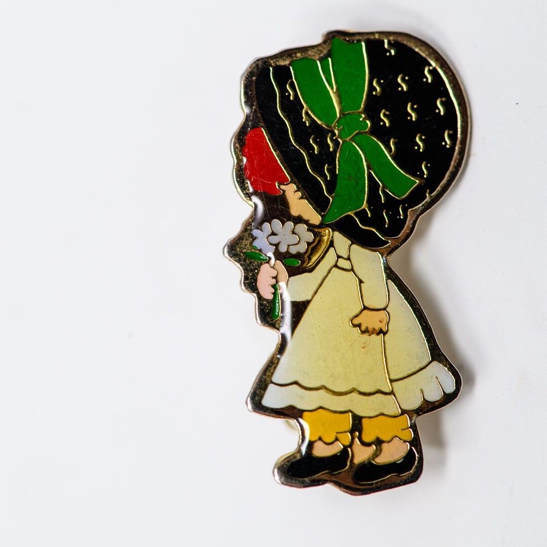 Pin Vintage 1" Enamel Girl With Hat Flower Bouquet Holly Hobbie Brooch ...