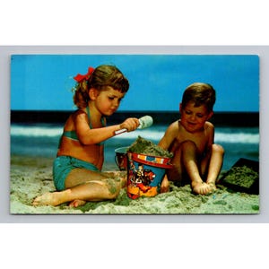 Cartão postal infantil Vintage 60's Playtime Beach Kids não postado cromado