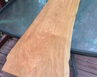 Tavolino da ingresso in ciliegio degli Appalachi con bordo naturale - Scegli le tue gambe!