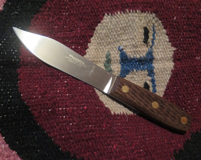 Original Genuine J. Russell & Co Green River Knive w/Beachwood Handle comes with Knife leather sheath decorated with cross-hatched incising.