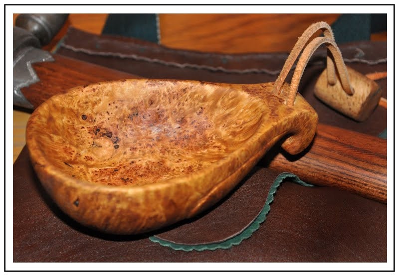 wooden canoe paddle stock photo - image: 39773298