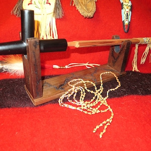 Pipa della pace in steatite dei nativi americani: stile semplice con stelo perlinato e supporto (24")