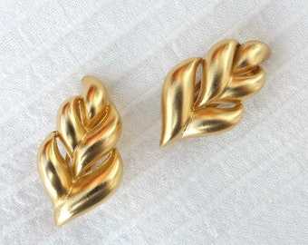 VENDOME by CORO Matt Gold-plated Chunky Wheat Ear Plait Design Clip-on Earrings, Vintage Late 1970s