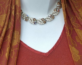 LISNER Brushed Champagne Gold-tone Leafy Chain Necklace With Pale Brown and AB Diamanté Stones, Vintage 1960s