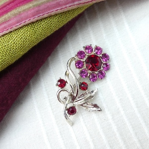 Vintage 1960s Pale Gold-tone Bright Pink & Red Crystal Diamanté Flower Brooch