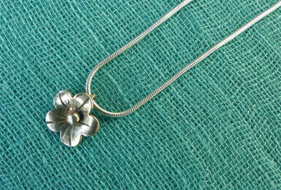 Vintage 1990s Tiny Silver-Plated Flower Pendant o… - image 7
