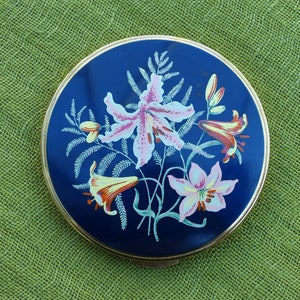 BOOTS Lacquered Brass Powder Compact with Midnight Blue Lid, Featuring Orange, Pink and Yellow Lilies, Unused BNIB, Vintage 1960s