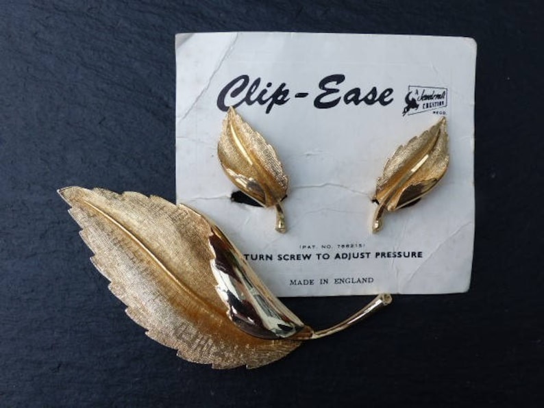 BNWT Vintage 1960s Gold-plated Curled Leaf Brooch With Matching Screw-Clip Earrings on Original Card CORO JEWELCRAFT