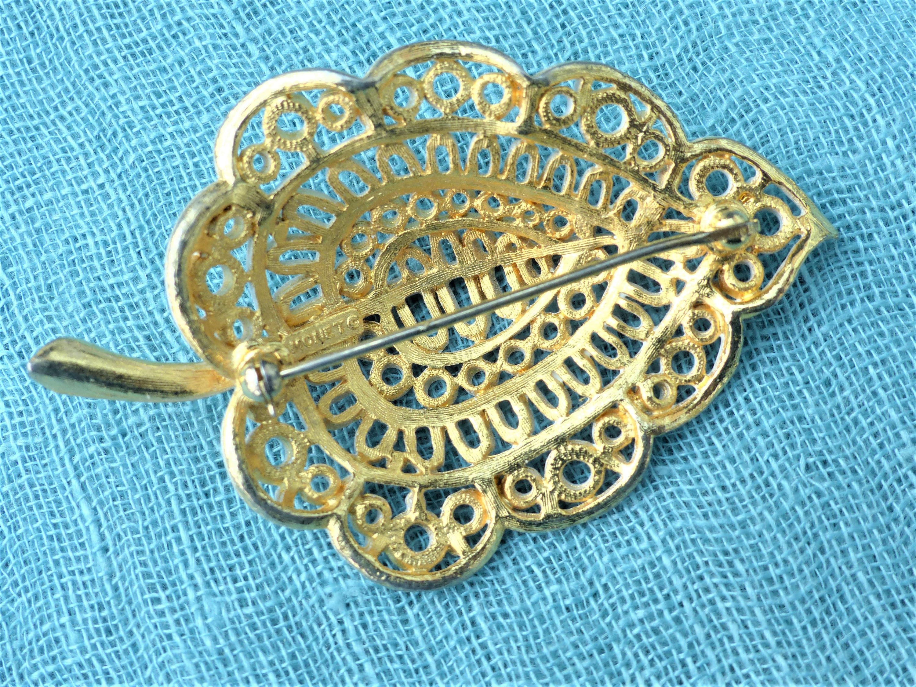Broche Vintage Monet Feuille Or émail Blanc - Bijou Rétro Signé - Modèle 3525