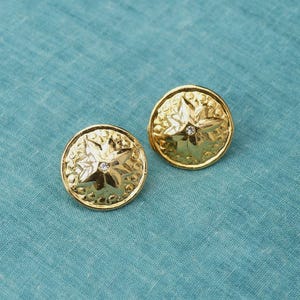 Pendientes de clip chapados en oro de la República Popular de China con detalle de diamantes, vintage, años 80