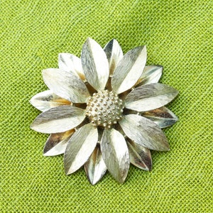 SARAH COVENTRY &#39;Satin Petals&#39; Brooch, Design No: 6952, Made in Canada, Vintage 1966