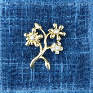 Vintage 1970s Goldtone & Diamanté Flower Brooch