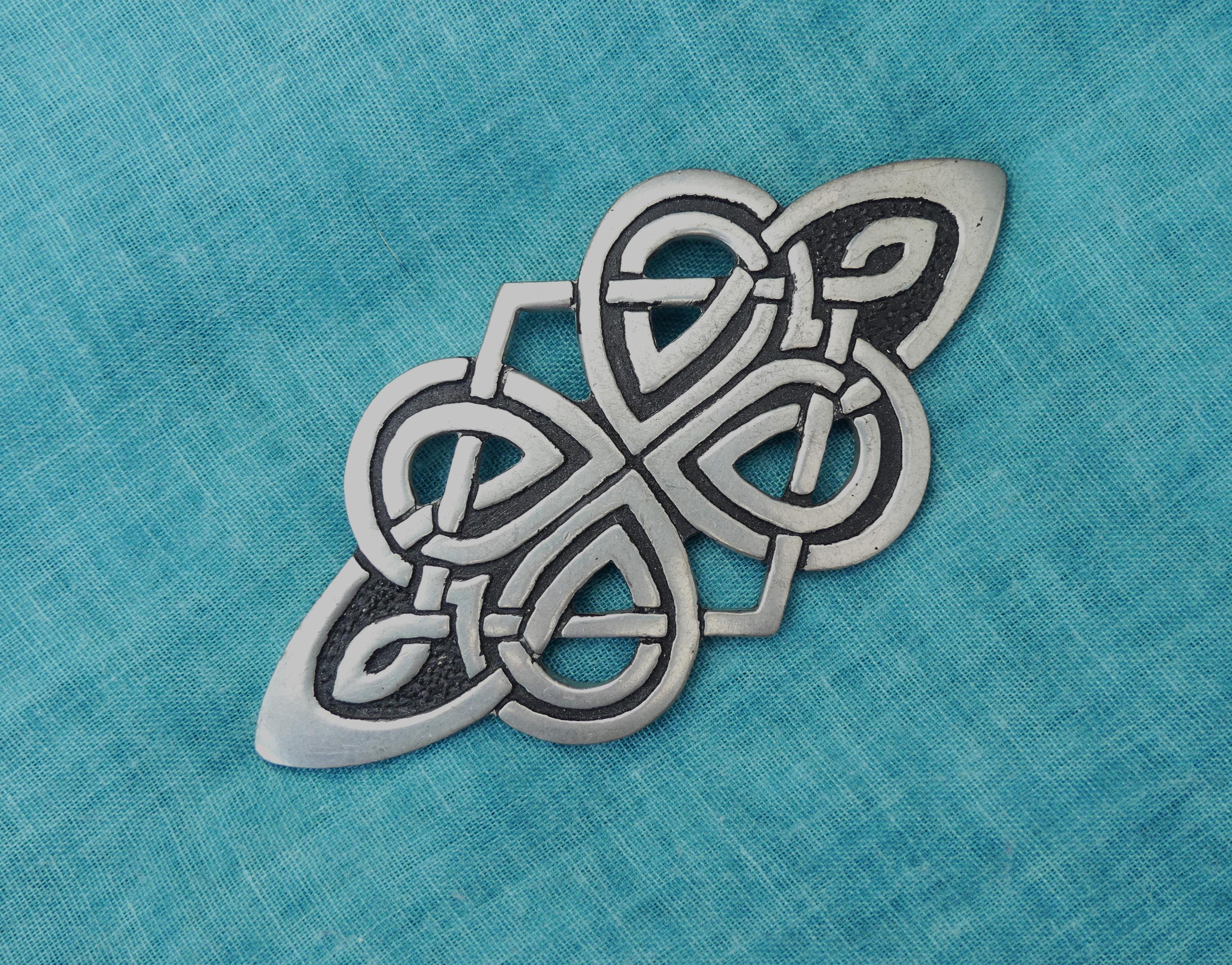 Broche Celtique En étain Plaqué Argent St Justin - Occasion - Motif Style Irlandais Ou Breton