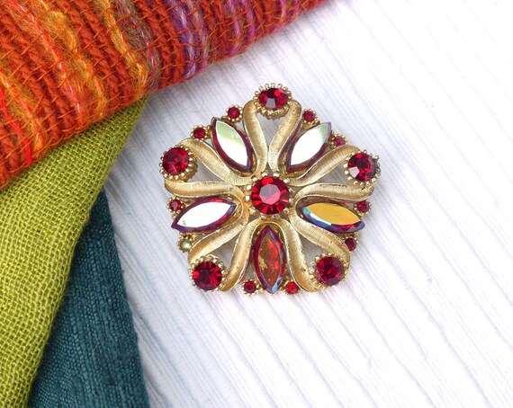 SPHINX Gold-plated Brooch With Dark Red Round & Marquis Shaped