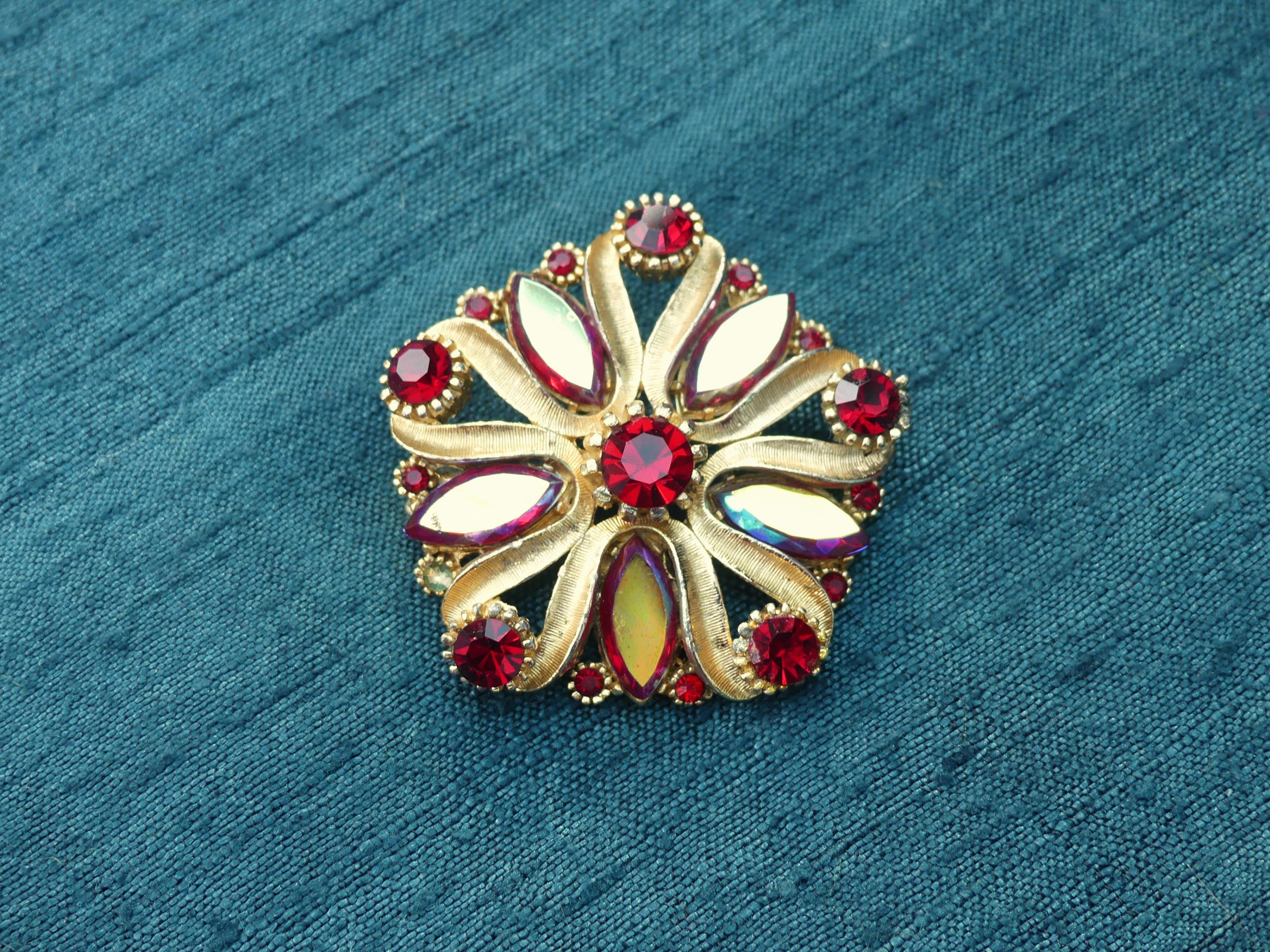 SPHINX Gold-plated Brooch With Dark Red Round & Marquis Shaped