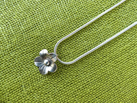 Vintage 1990s Tiny Silver-Plated Flower Pendant o… - image 8