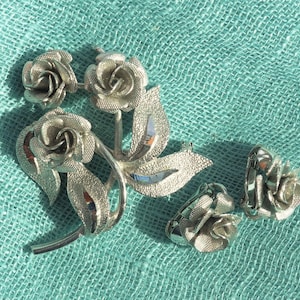 CORO Brooch & Earrings Matching Set, Rhodium-Plated Mesh-Roses Floral Brooch With Matching Clip-on Earrings, Vintage 1950s