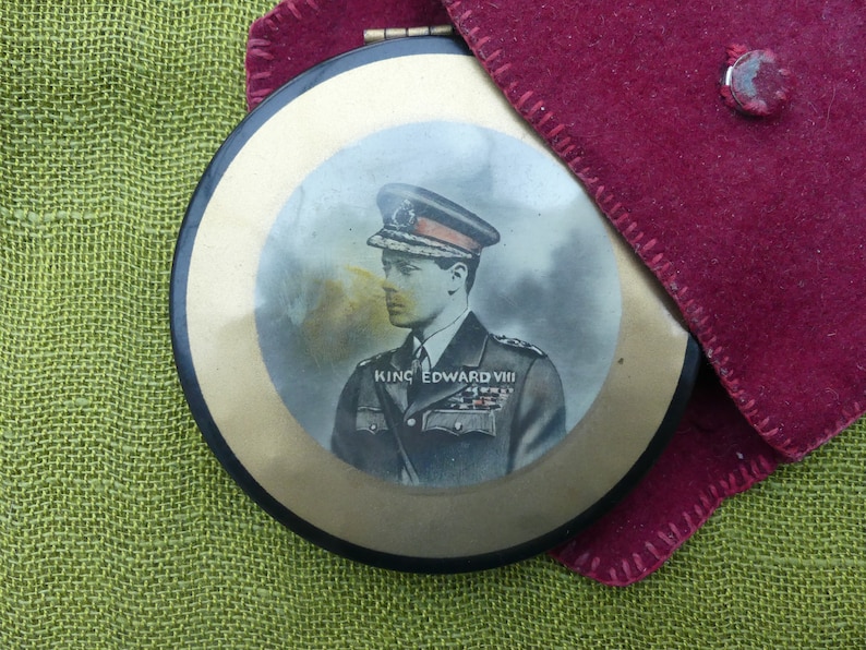 EDWARD VIII 1937 Coronation Compact, Black Celluloid & Chrome, Hand ...