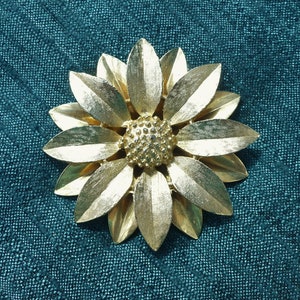 SARAH COVENTRY &#39;Satin Petals&#39; Brooch, Design No: 6952, Vintage 1966