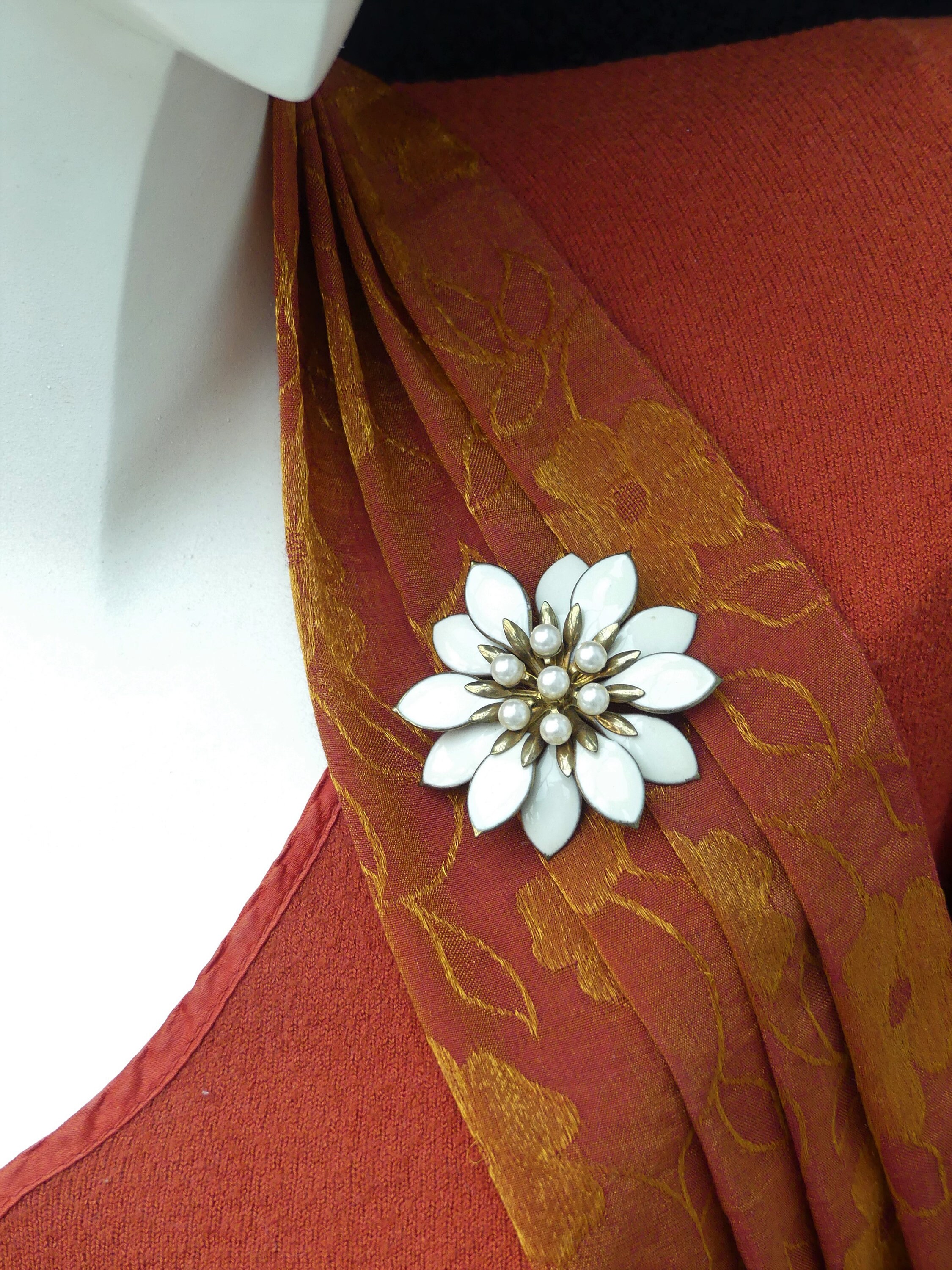 Broche Vintage Fleur En Relief Celluloïd Beige/marron - Bijou Ancien - Occasion Parfait