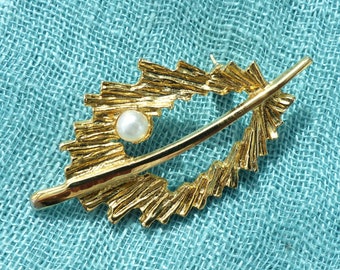 HOLLYWOOD Abstract Modernist Gold-tone Brooch, Vintage 1960s
