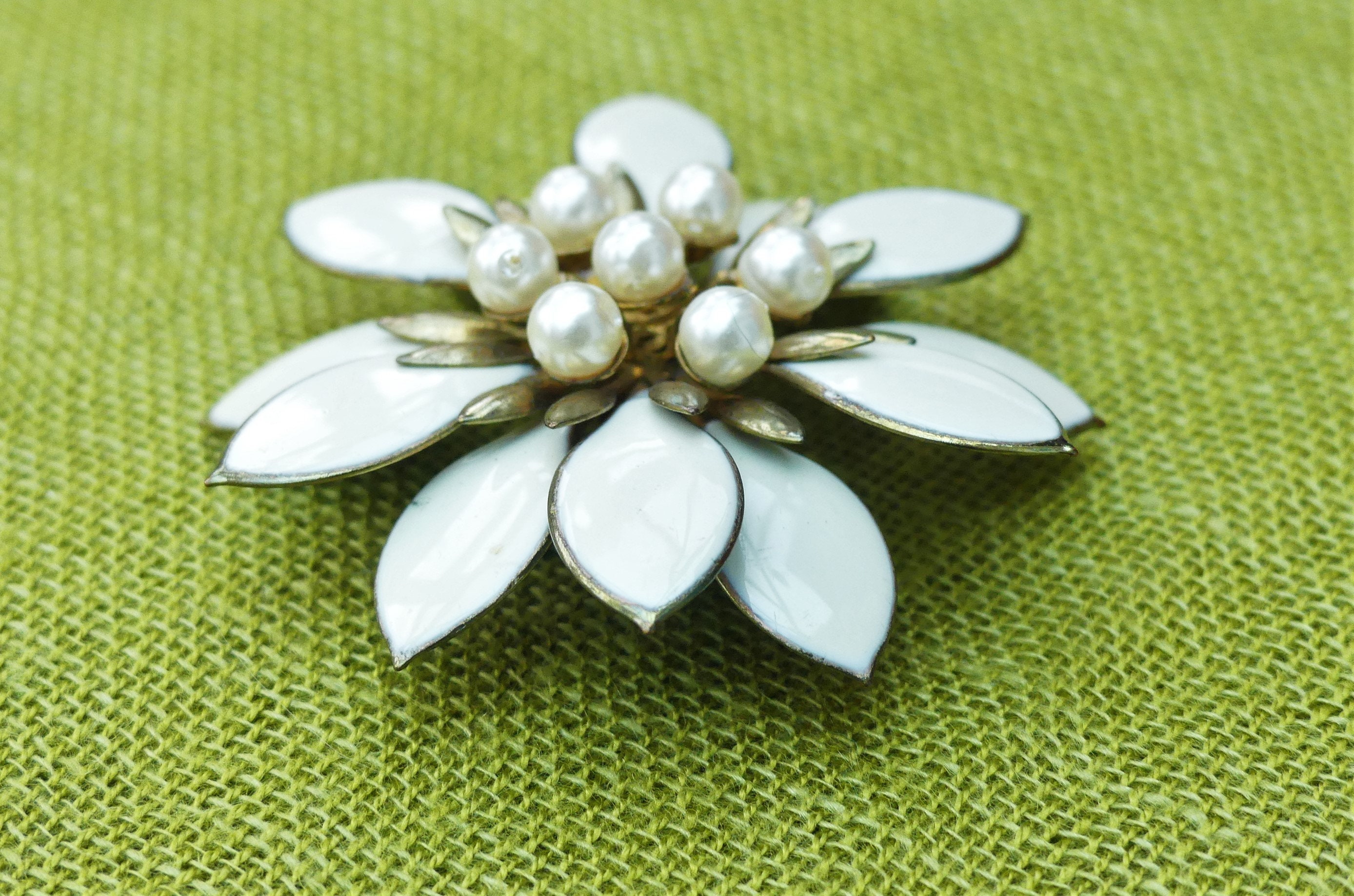 Broche Vintage Fleur En Relief Beige Marron En Celluloïd - Bijou Ancien - état Parfait