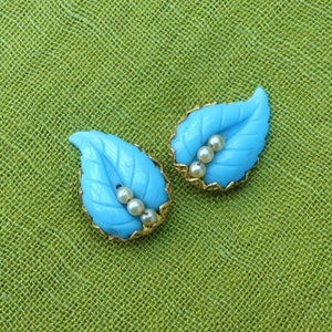 Vintage 1940s Pair of Matching Turquoise Blue Bakelite & Faux Pearl Leaf Brooches, With Filigree Goldtone Backs
