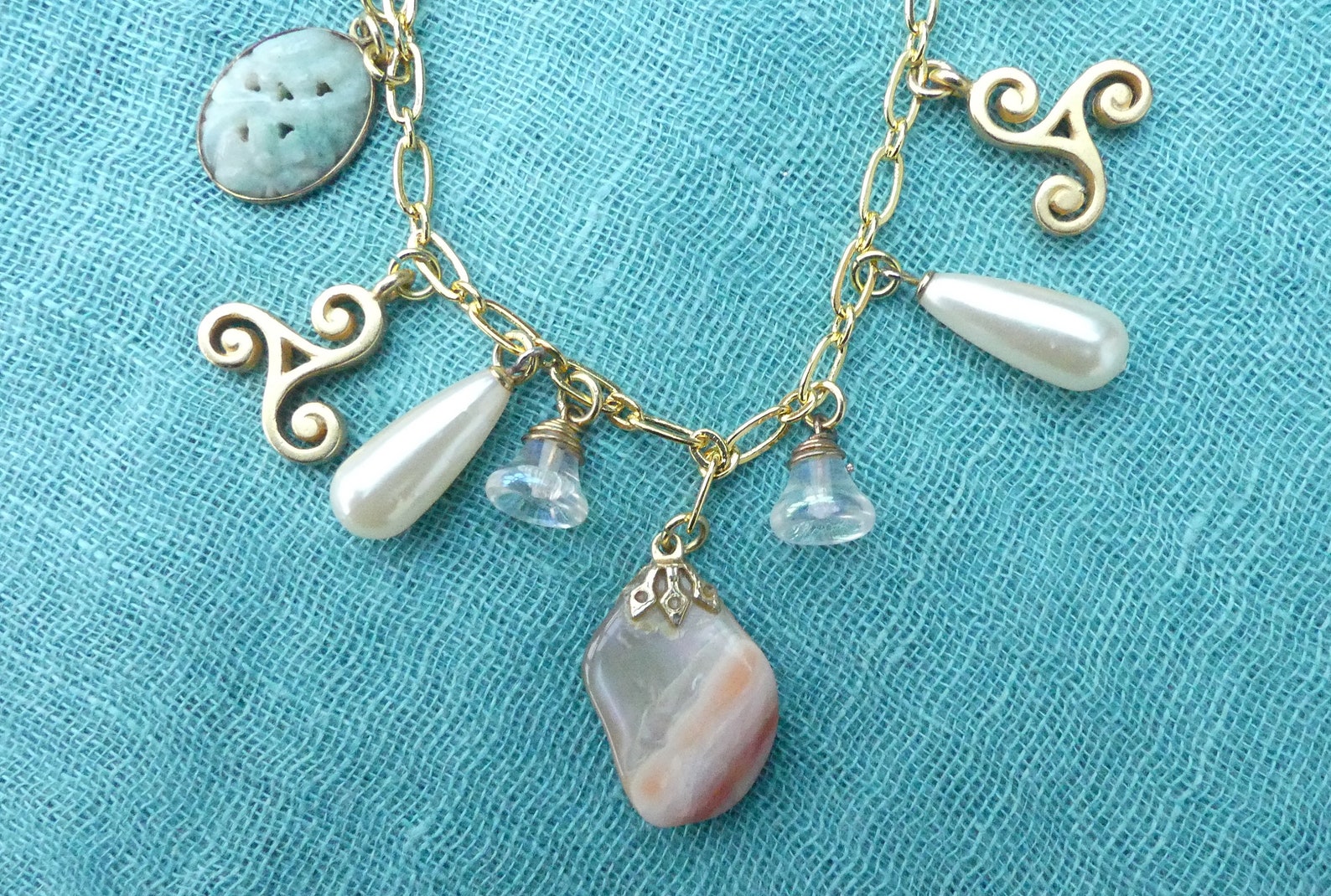 OOAK Goldplated Charm Bracelet With Vintage Agate Shell Etsy
