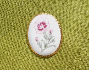 Broszka AYNSLEY z kwiatem z porcelany kostnej, nadruk z różowym goździkiem na białej ceramice, vintage, lata 70. i 80. XX wieku