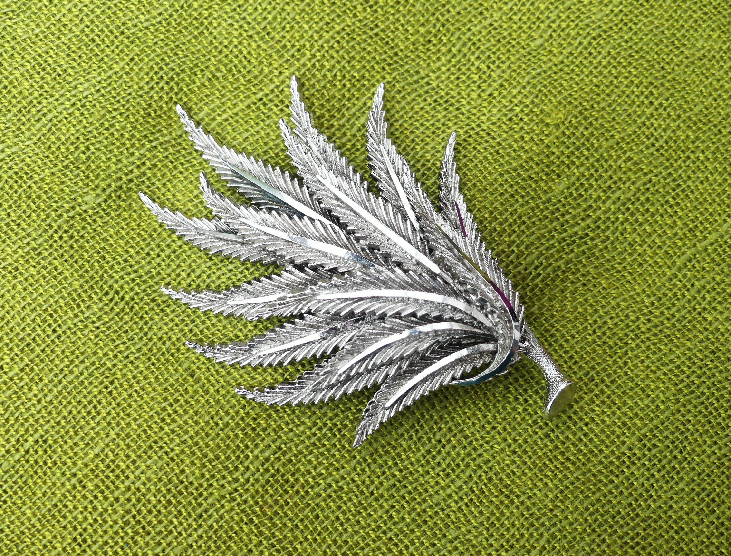 Vintage sphinx leaf brooch - Etsy 日本