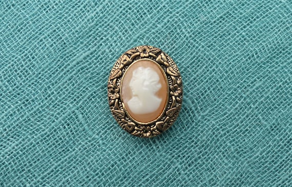 Broche Vintage Portrait De Femme Sous Résine - Années 70 - Occasion