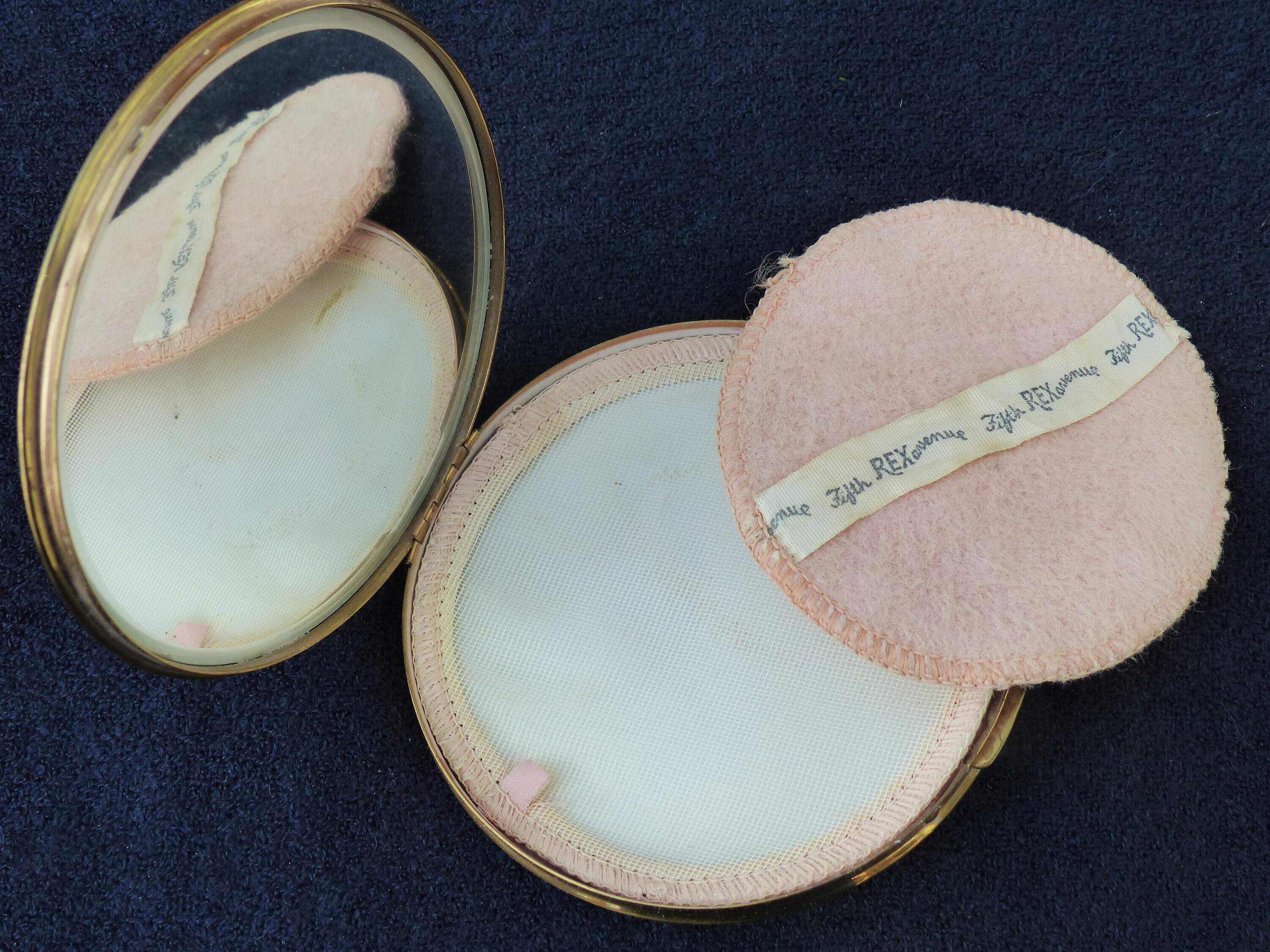REX FIFTH AVENUE Brass & Red Enamel Flapjack Powder Compact  display picture 3