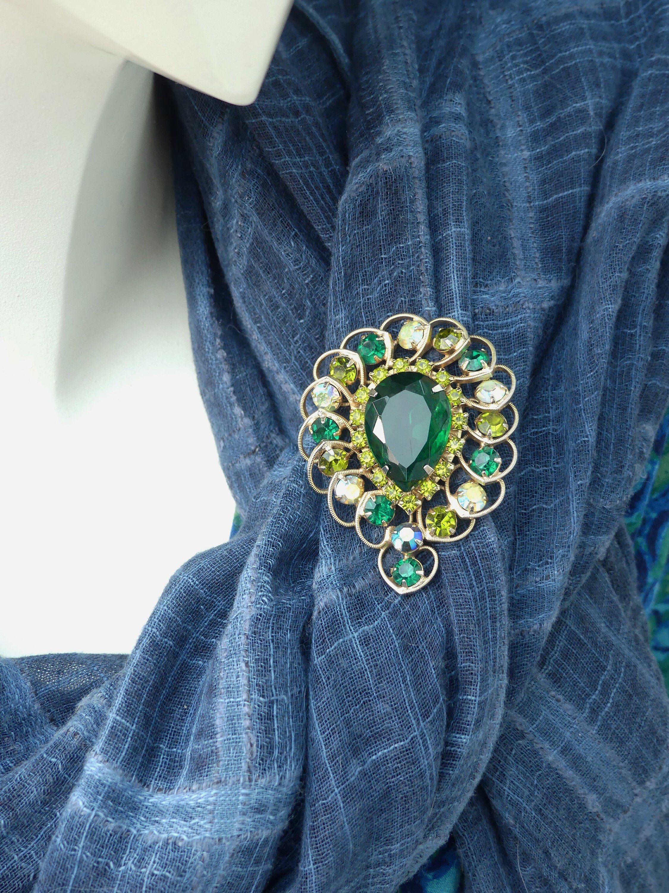 Broche Vintage Années 50/60 – Cabochon Verre Taillé Vert, Or, Pièce Unique