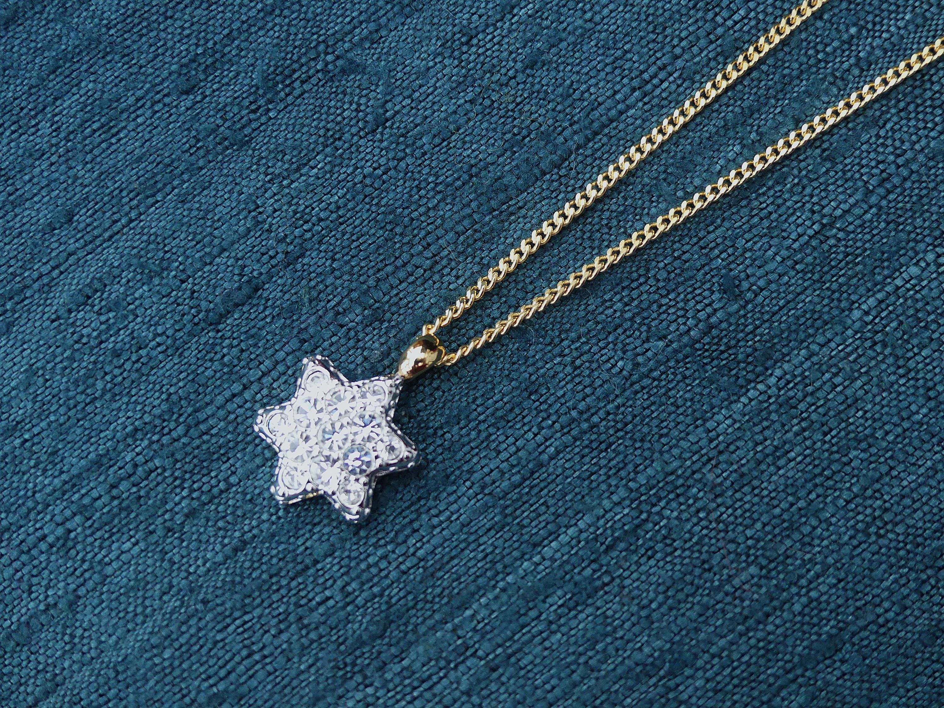 small six pointed star pendant