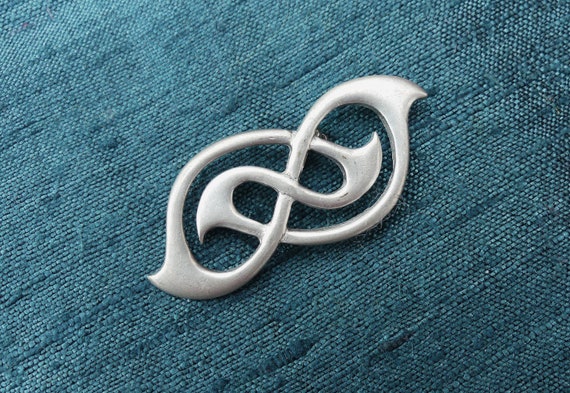 Broche Vintage St. Justin – Celtique En étain Et émail – Couleur Dorée