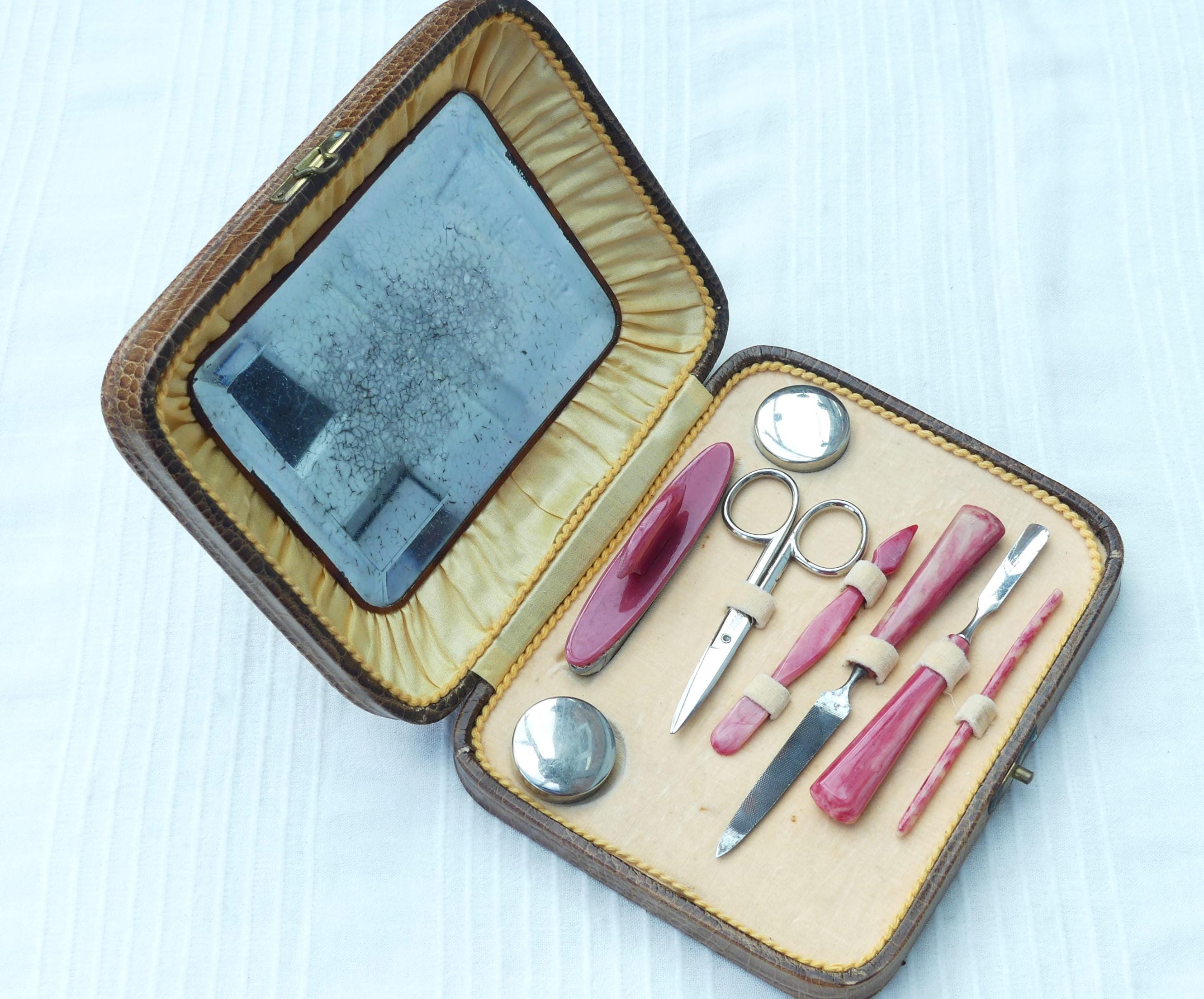 Vintage 1940s/50s Manicure Set in Light Brown Snakeskin-effect 
